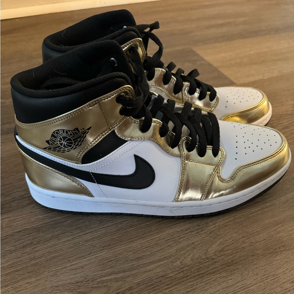 Nike Air Jordan 1 Mid SE Metallic Gold Black White DC1419-700 SZ 11. New.